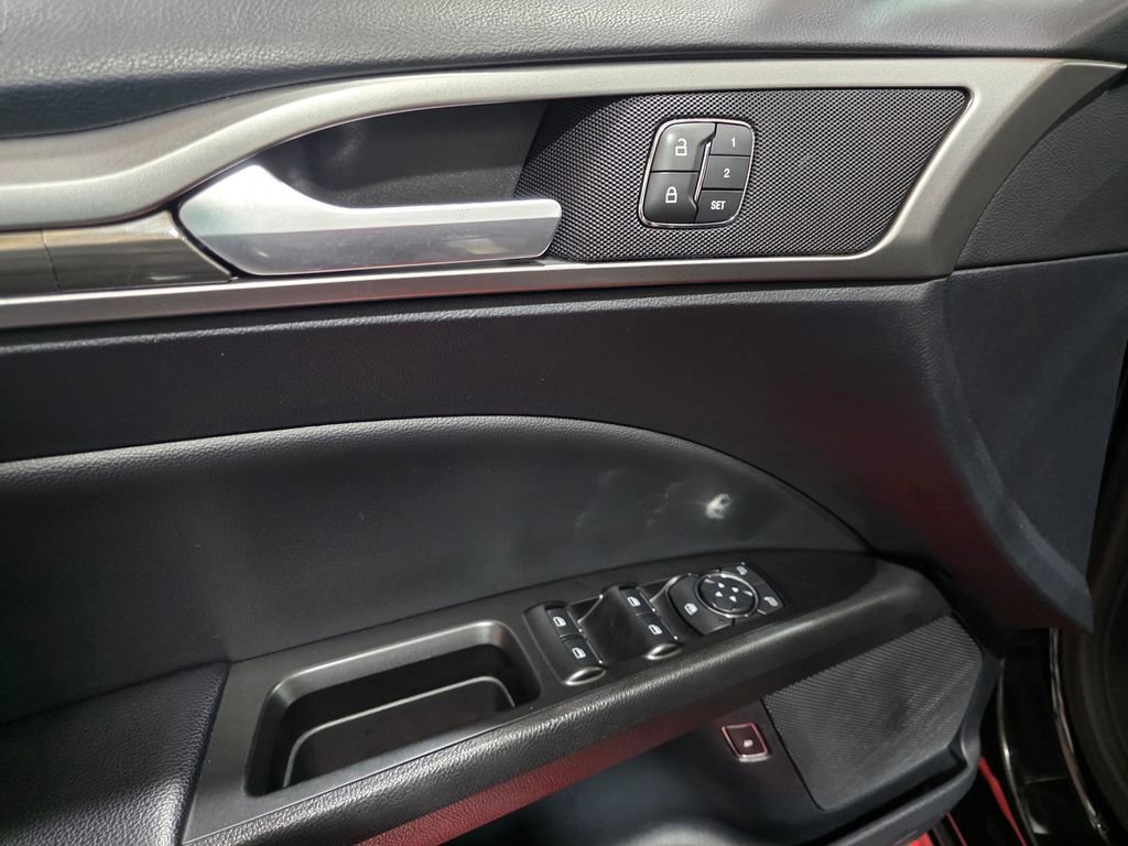 Used 2019 Ford Fusion SEL image 12