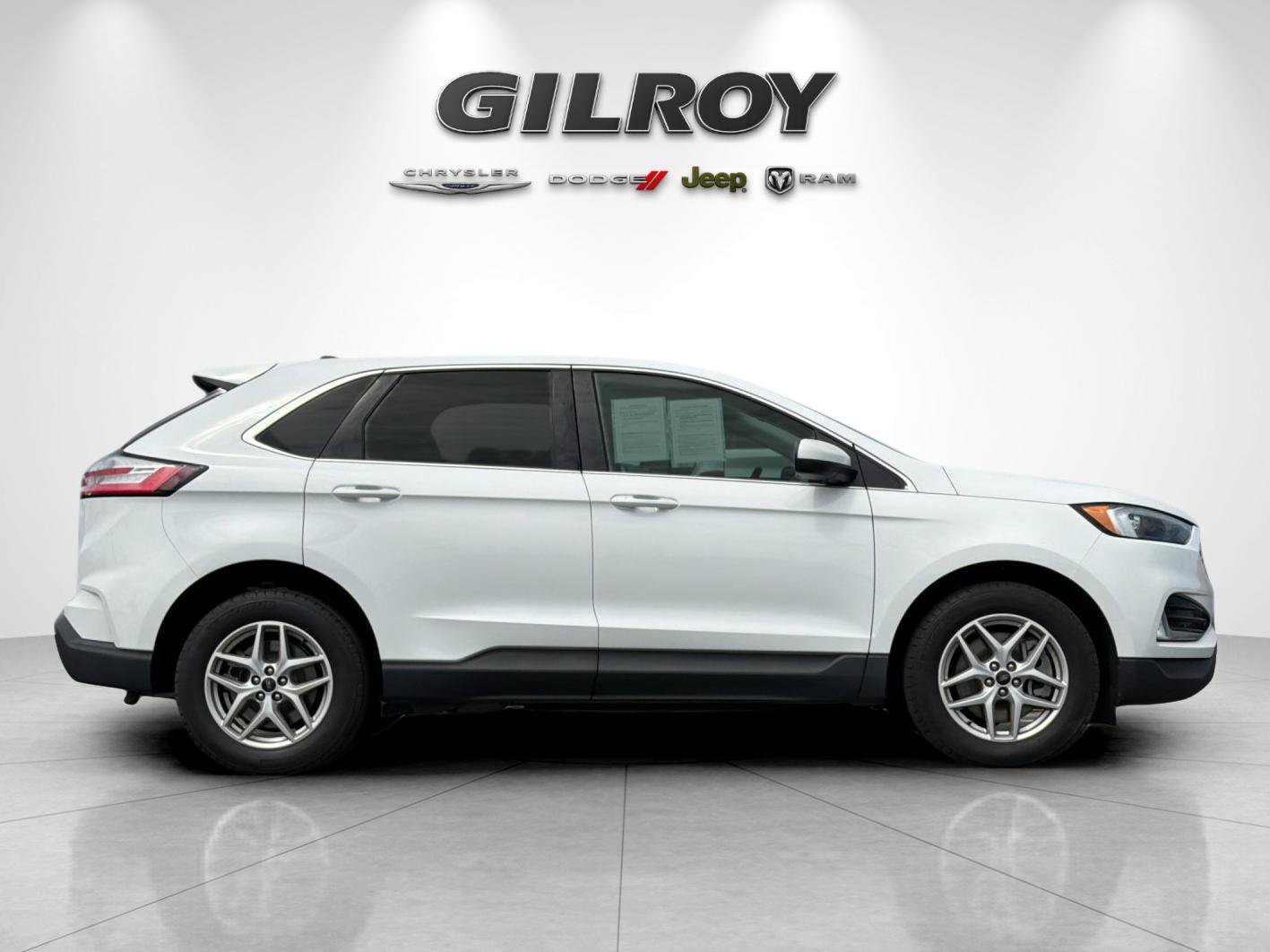 Used 2023 Ford Edge SEL w/ Convenience Package AWD/4WD image 3