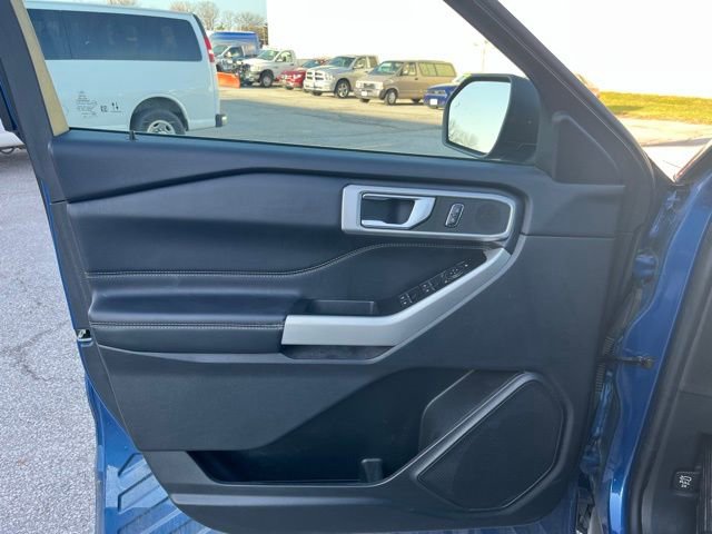 Used 2022 Ford Explorer XLT image 13