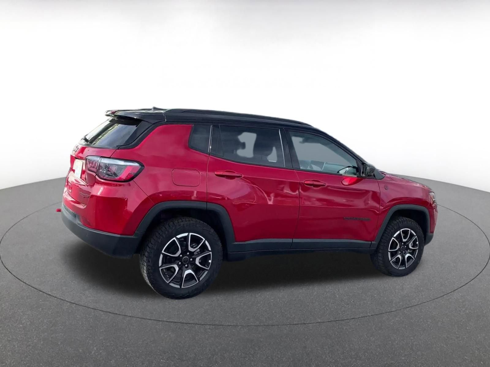 Used 2025 Jeep Compass Trailhawk image 15