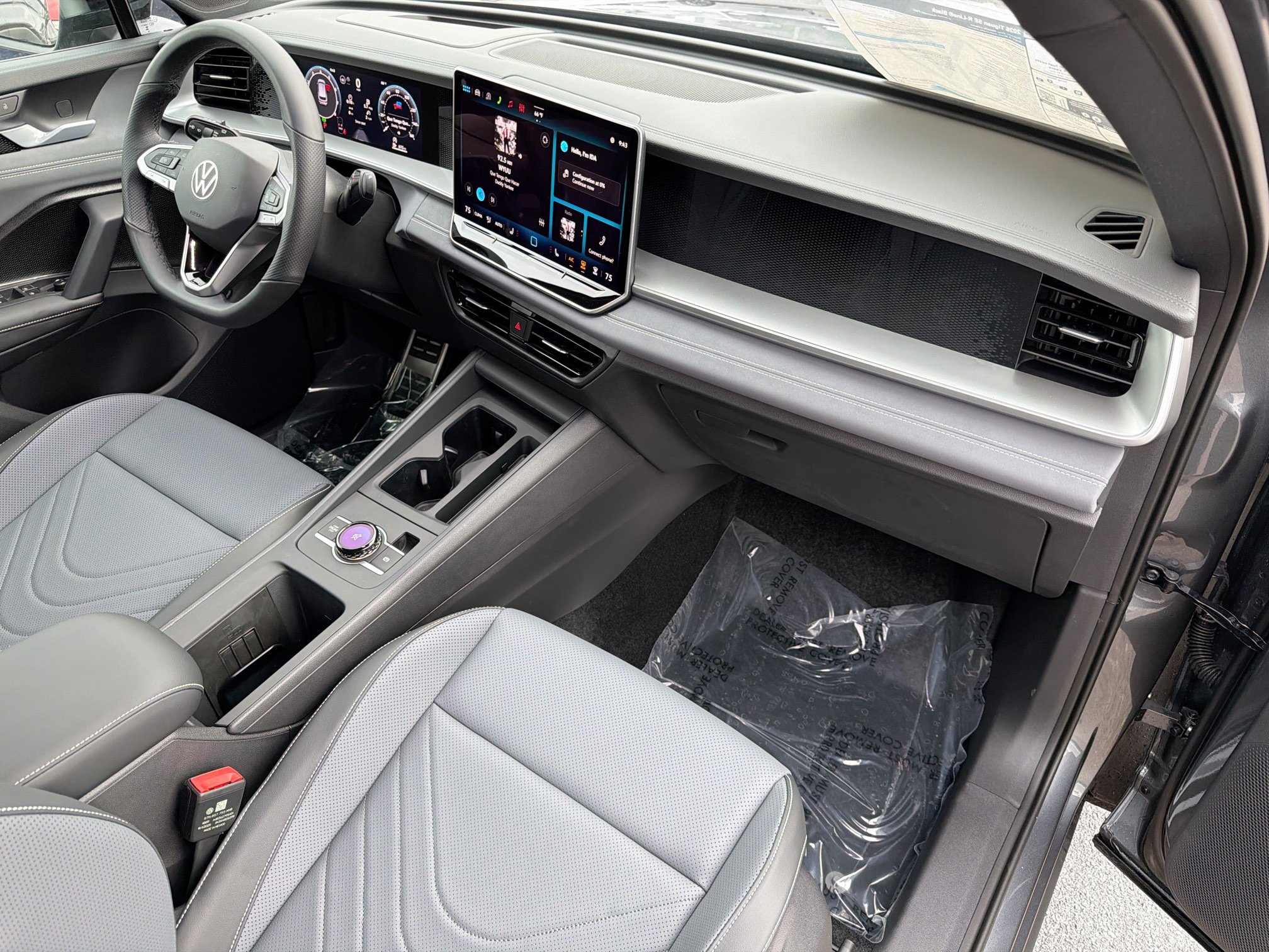 New 2026 Volkswagen Tiguan SE R-Line FWD image 14