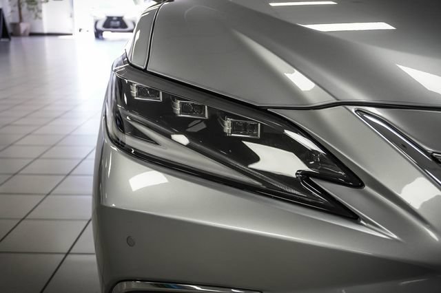Certified 2025 Lexus ES 300h w/ Luxury Package FWD image 27