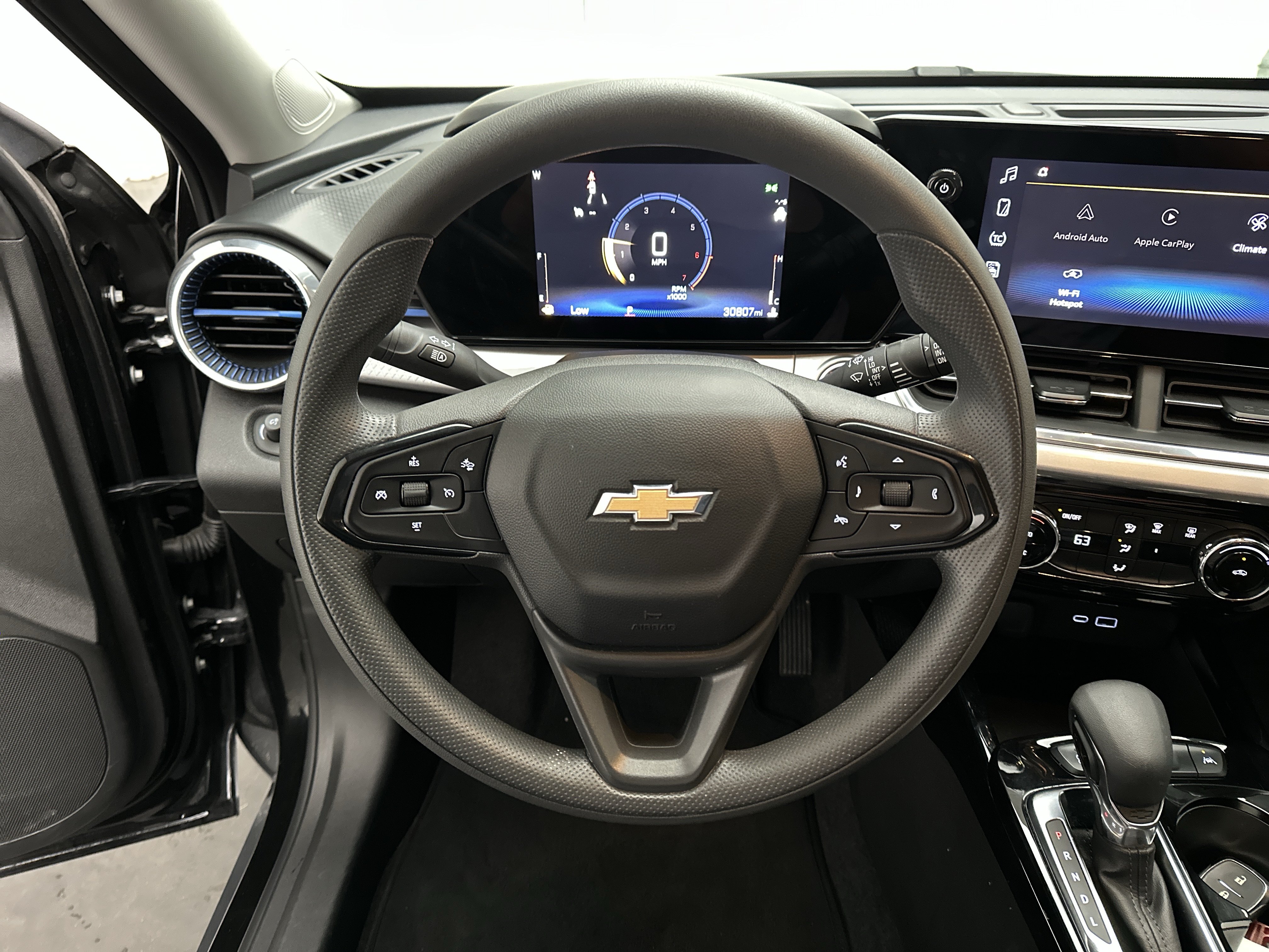 Used 2025 Chevrolet Trax LT FWD image 21