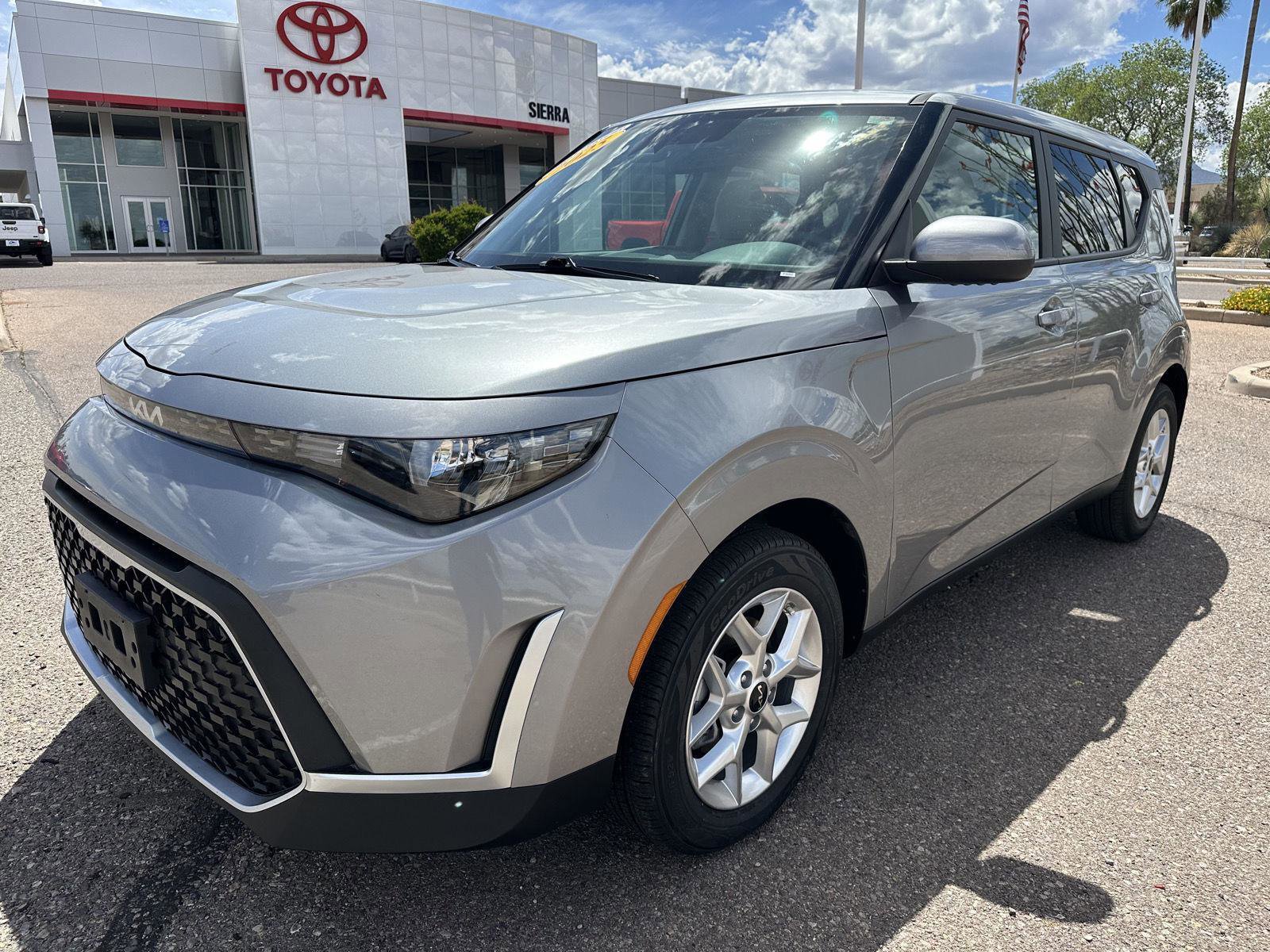 Used 2025 Kia Soul LX FWD image 14