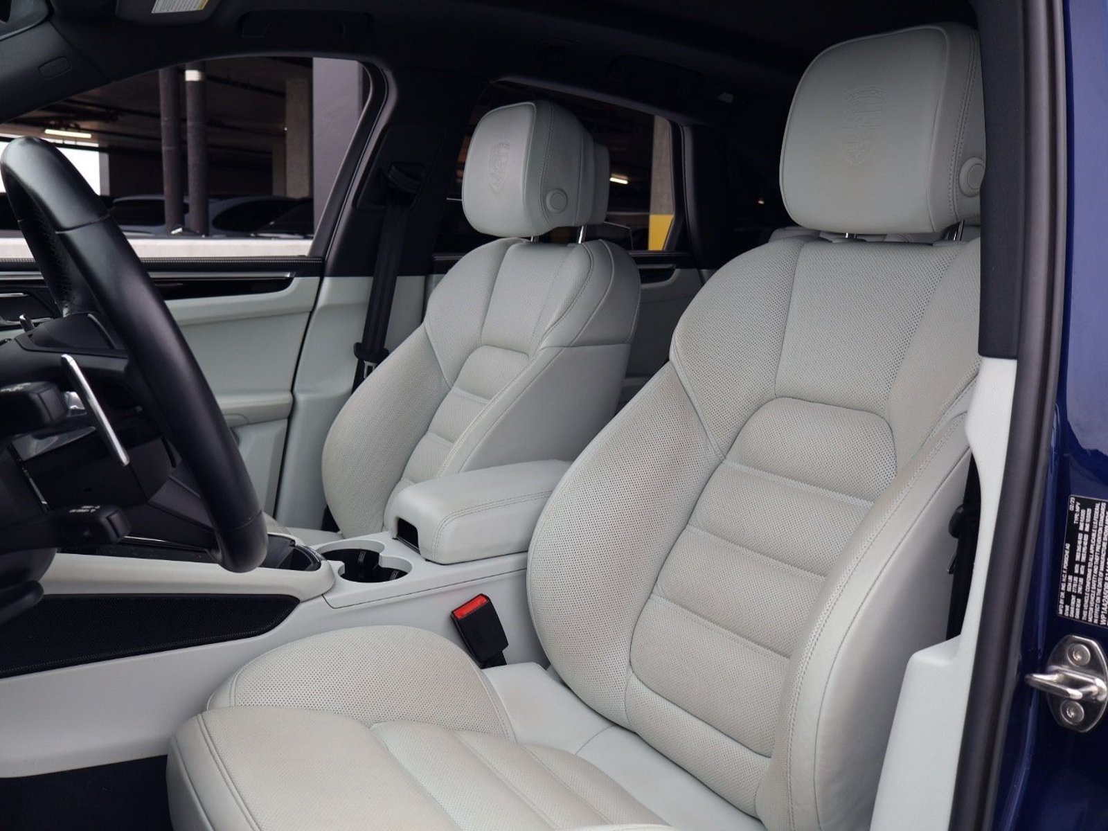 Certified 2023 Porsche Macan Turbo AWD/4WD image 5
