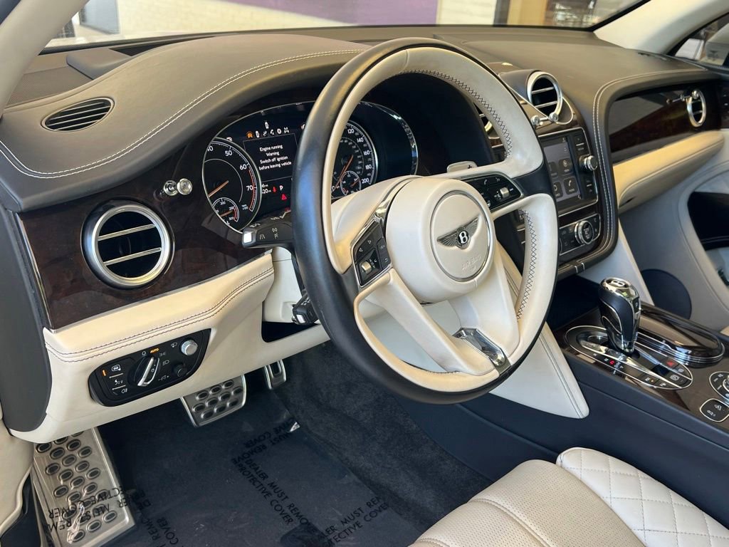 Used 2017 Bentley Bentayga AWD/4WD image 19