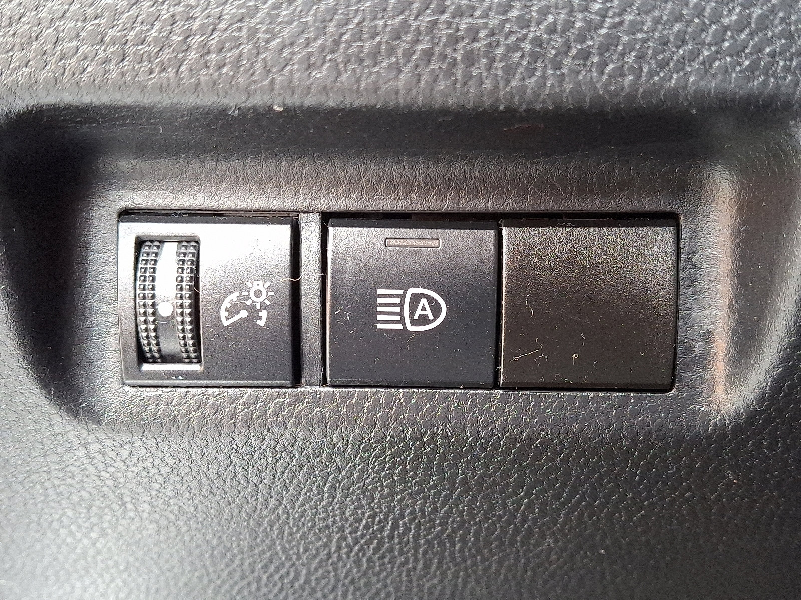 Used 2022 Toyota RAV4 LE image 24