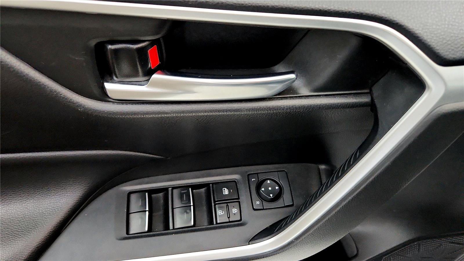 Used 2022 Toyota RAV4 XLE AWD/4WD image 23