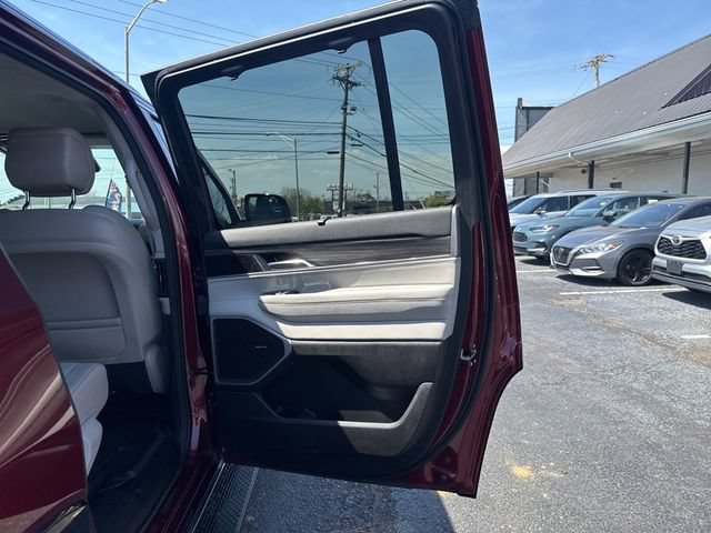 Used 2023 Jeep Wagoneer Series III w/ Convenience Group I AWD/4WD image 22