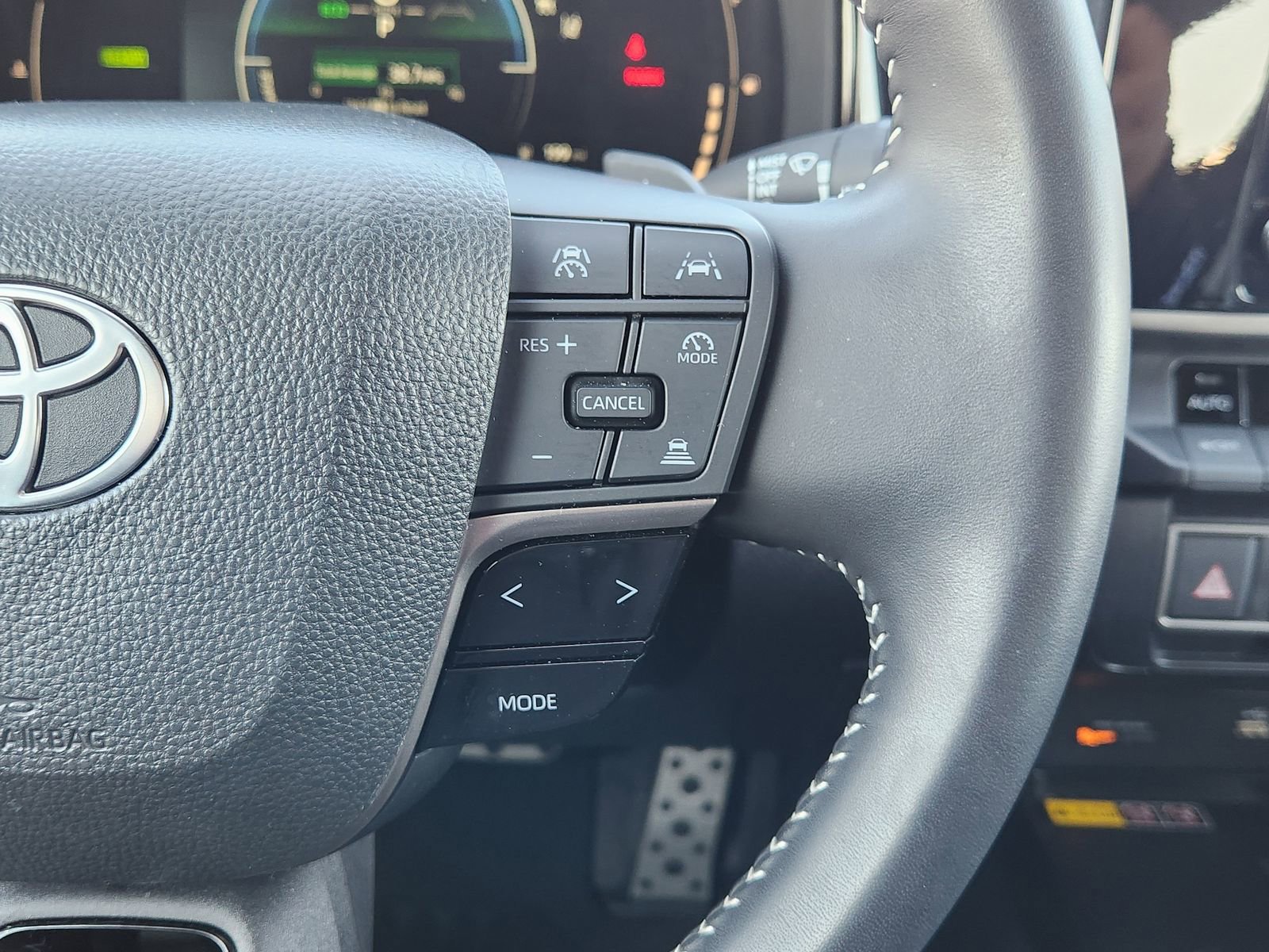 Used 2025 Toyota Camry SE w/ Convenience Package image 33