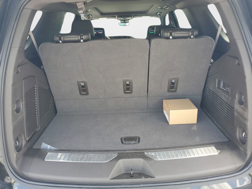 Used 2024 GMC Yukon Denali w/ Denali Reserve Package image 12