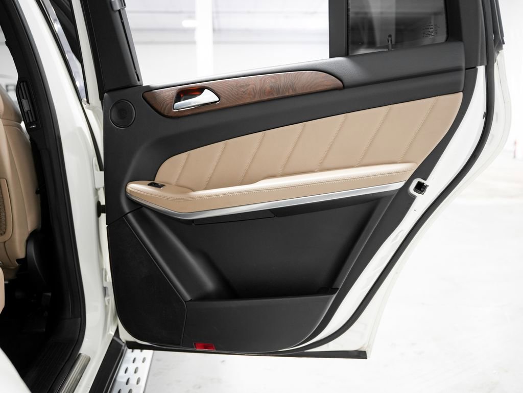 Used 2014 Mercedes-Benz GL 550 4MATIC image 37