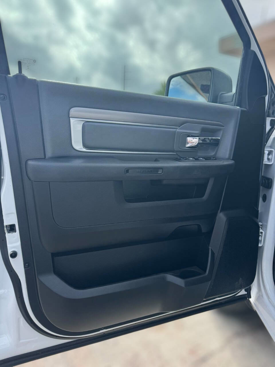 Used 2021 RAM 1500 Classic SLT image 31