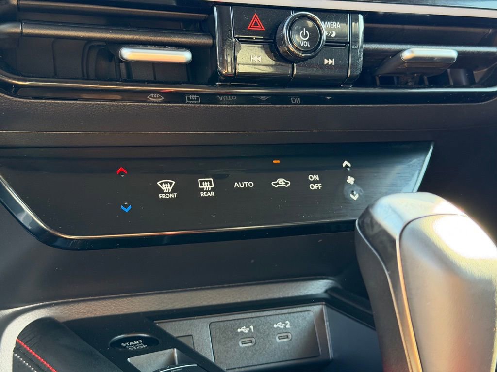 Used 2025 Nissan Kicks SR FWD image 35