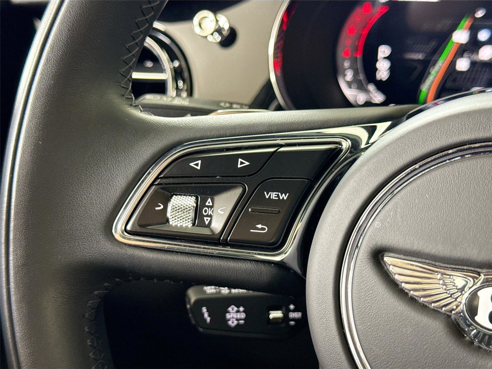 Used 2024 Bentley Bentayga AWD/4WD image 24