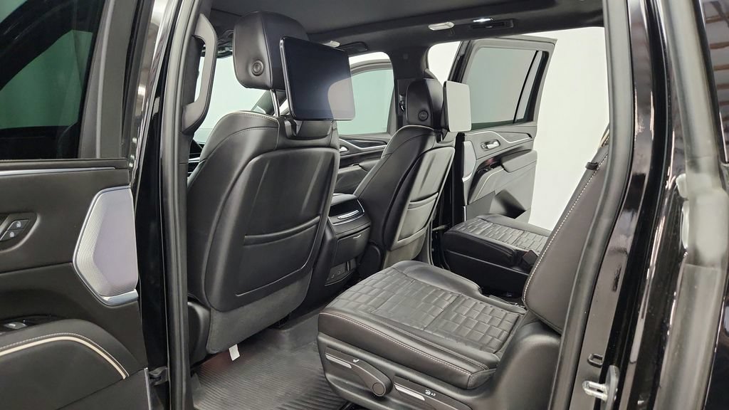 Used 2023 Cadillac Escalade ESV V w/ Heavy-Duty Trailer Package AWD/4WD image 38