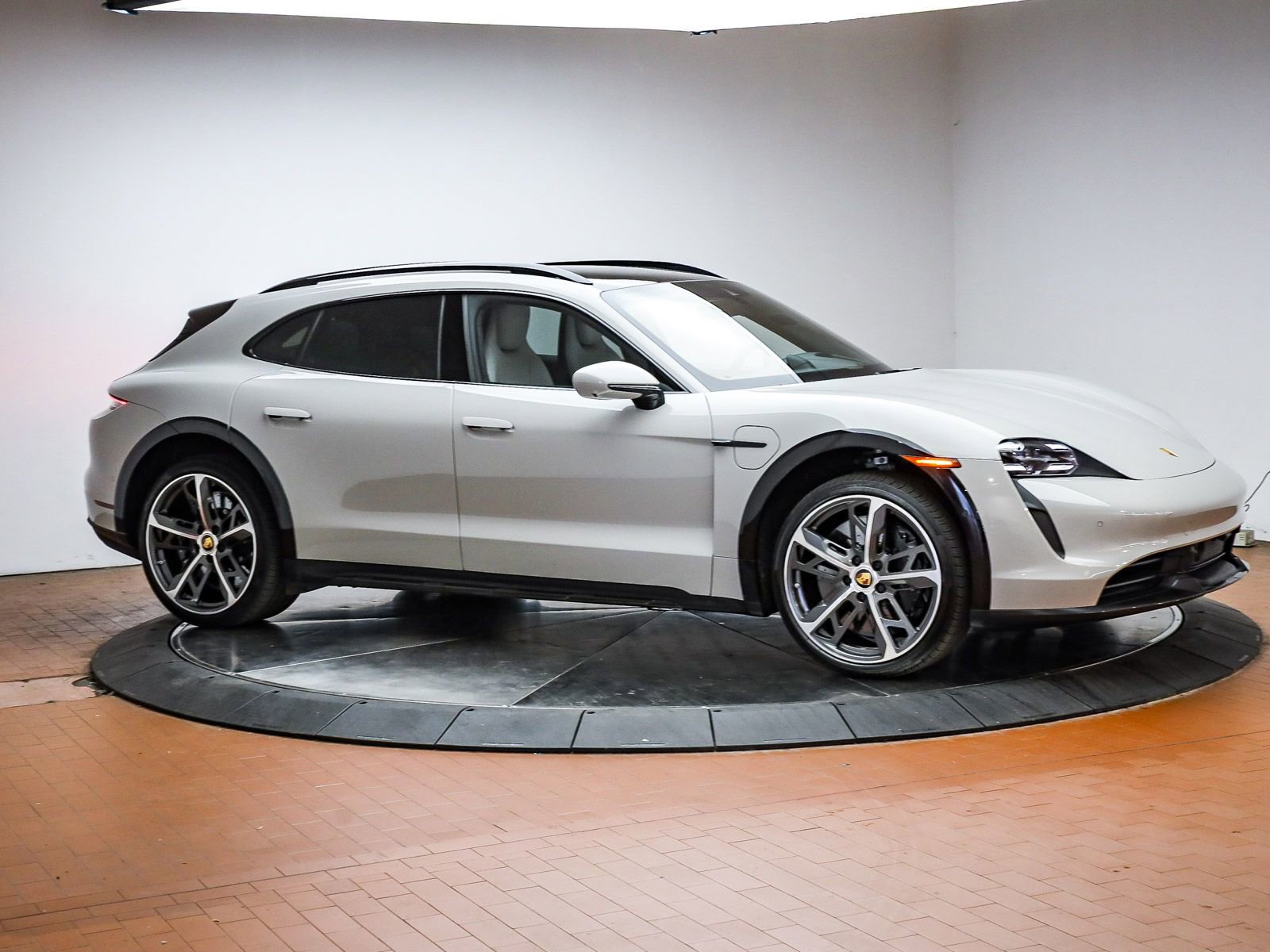 Certified 2023 Porsche Taycan Turbo S AWD/4WD image 32