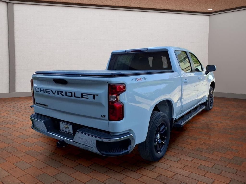 Used 2022 Chevrolet Silverado 1500 LT AWD/4WD image 5