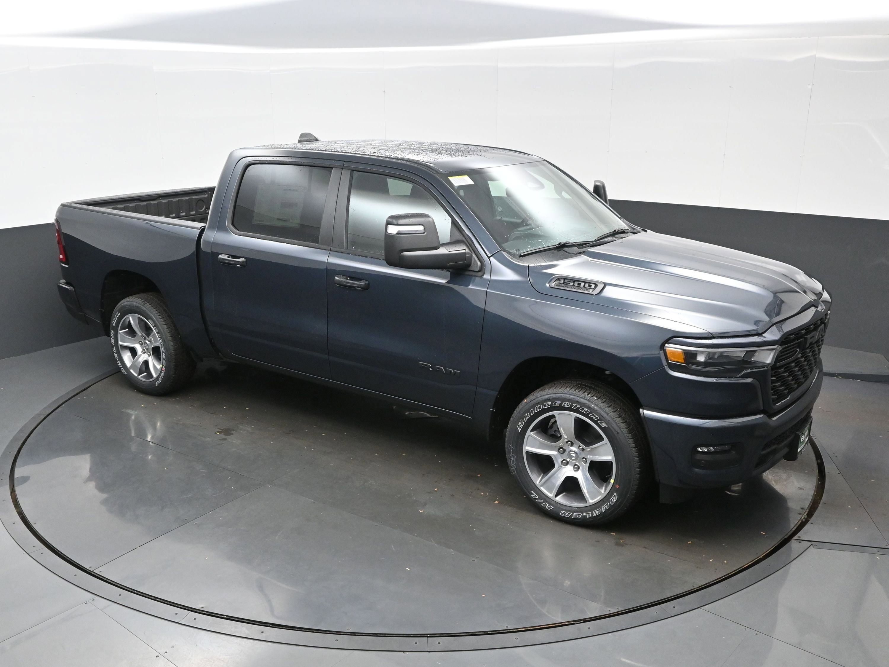New 2026 RAM 1500 Express AWD/4WD image 24