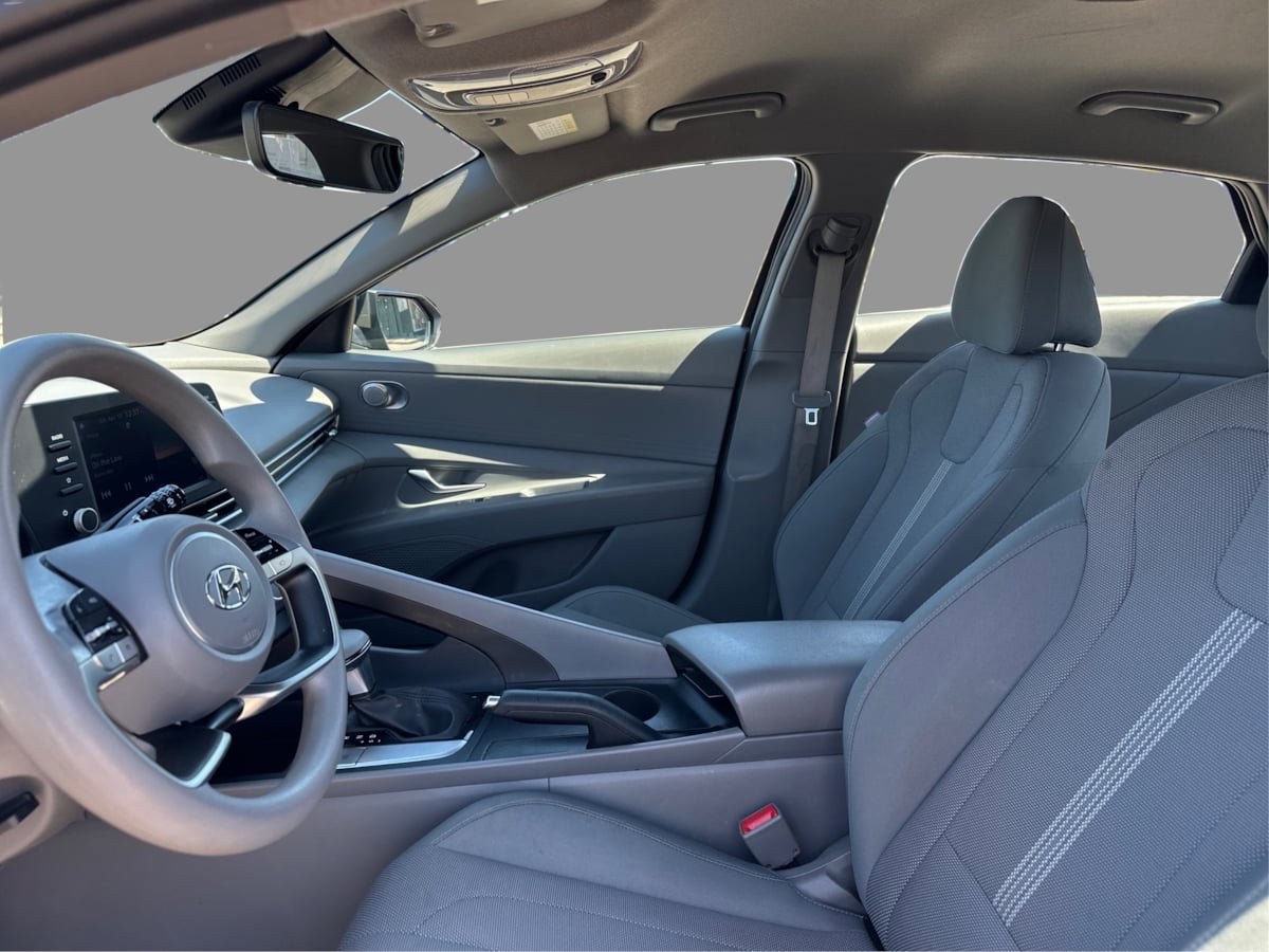 Used 2022 Hyundai Elantra SE FWD image 10