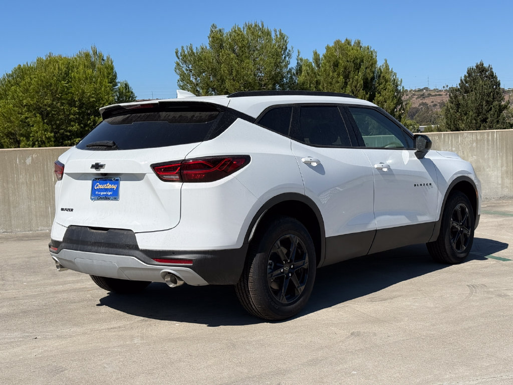 New 2026 Chevrolet Blazer LT w/ Midnight/Sport Edition FWD image 6