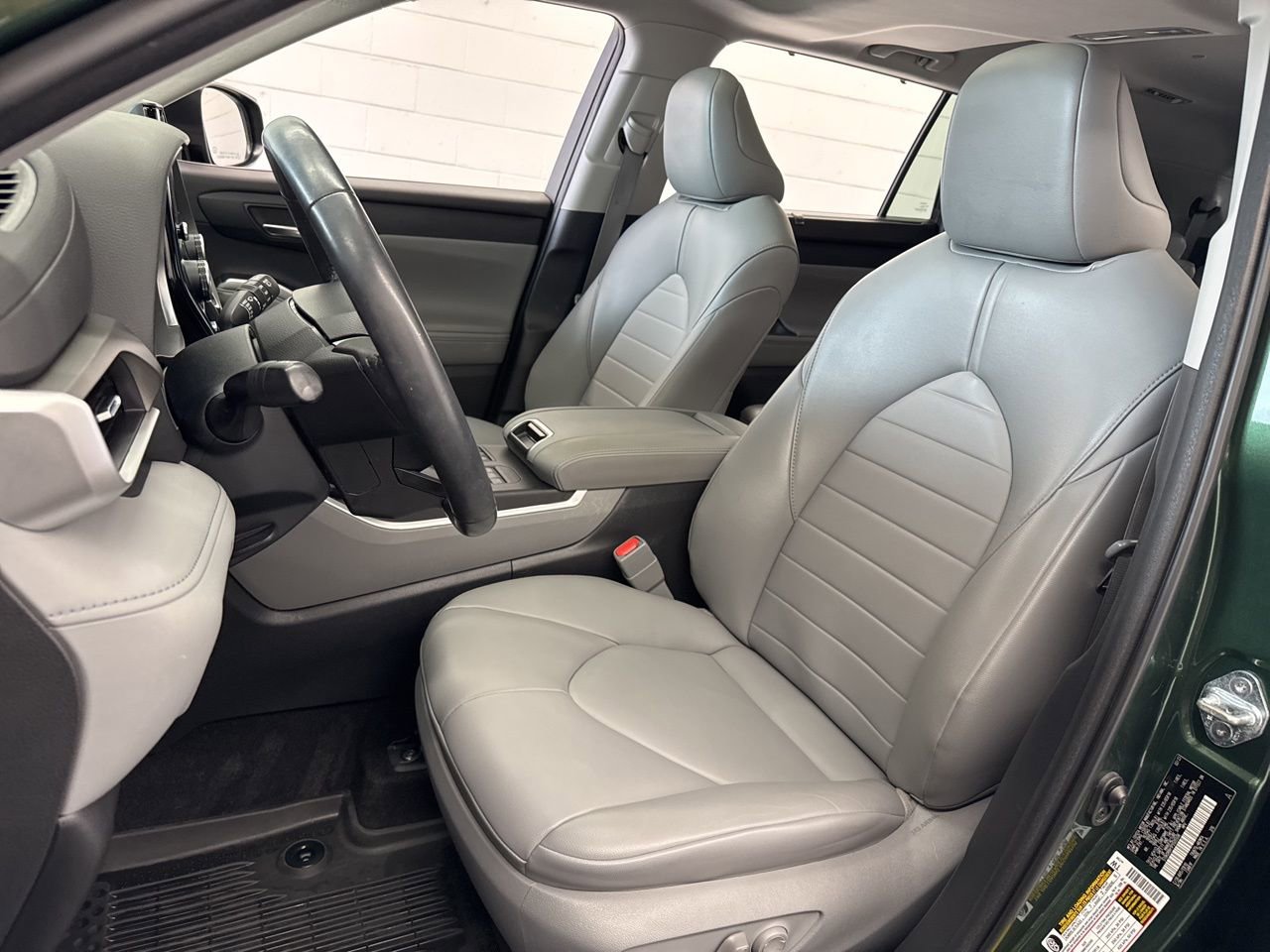 Used 2023 Toyota Highlander XLE image 16