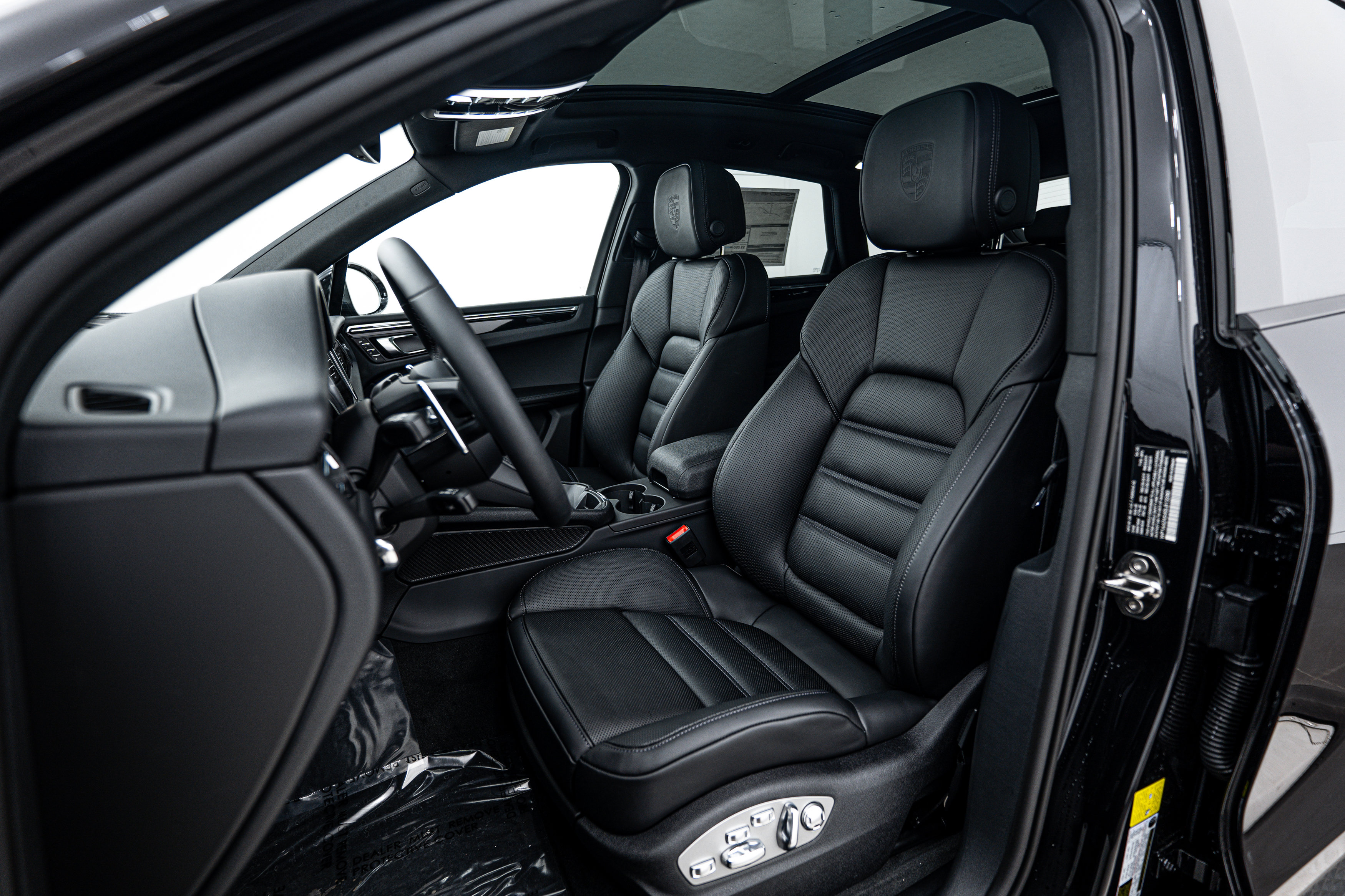 New 2025 Porsche Macan image 5