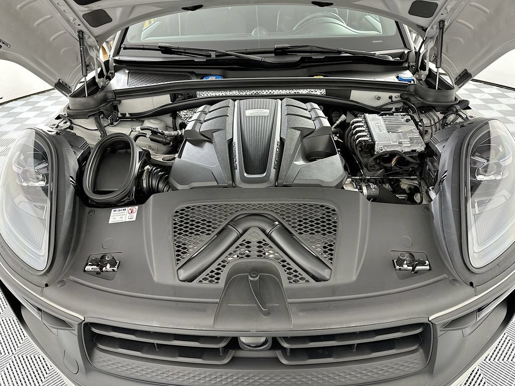 Certified 2024 Porsche Macan GTS AWD/4WD image 32