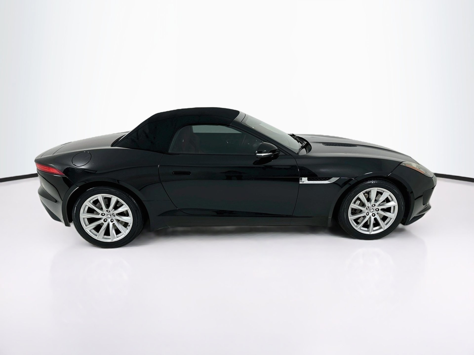 Used 2014 Jaguar F-TYPE Convertible RWD image 9