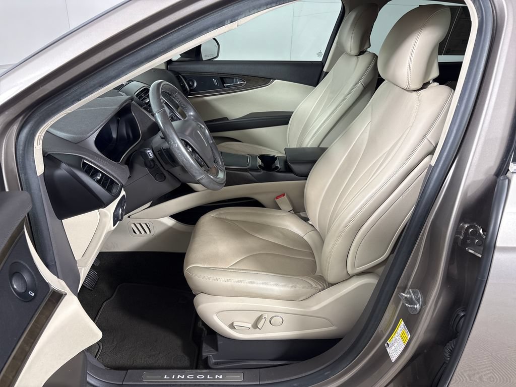 Used 2019 Lincoln Nautilus Reserve w/ Class II Trailer Tow Package FWD image 29