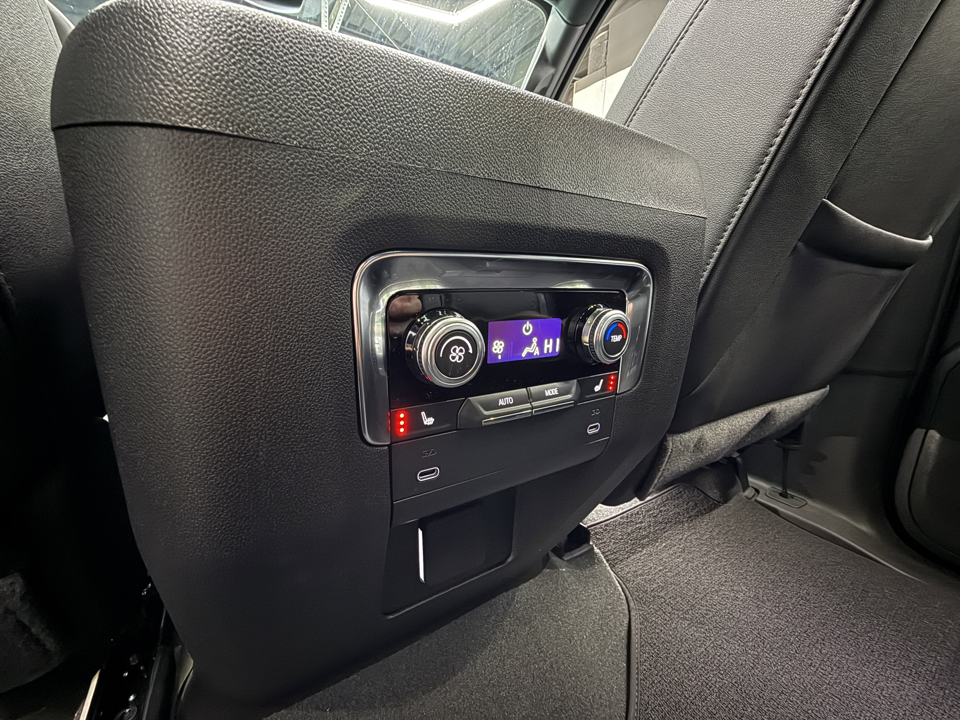 Used 2026 GMC Yukon AT4 image 30