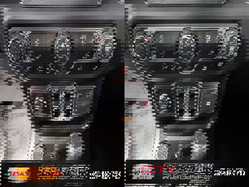 Used 2023 Jeep Wrangler Sahara image 24