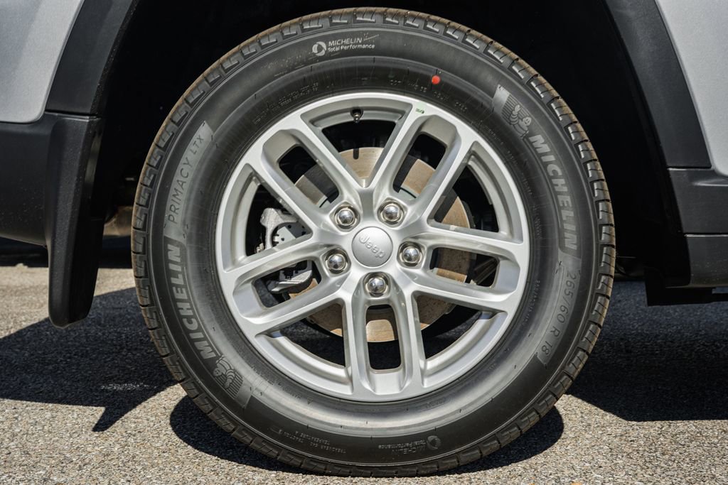 New 2025 Jeep Grand Cherokee Laredo X w/ Luxury Tech Group I image 17