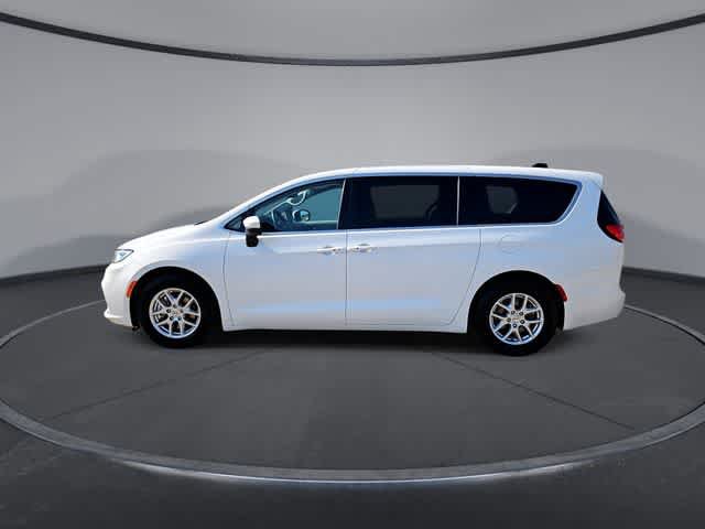 Used 2023 Chrysler Pacifica Touring-L FWD image 5