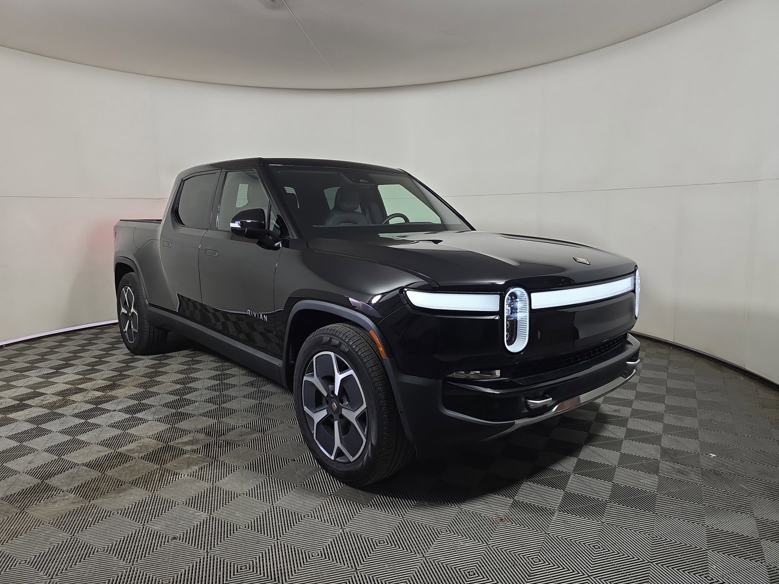 Used 2024 Rivian R1T Adventure AWD/4WD image 7