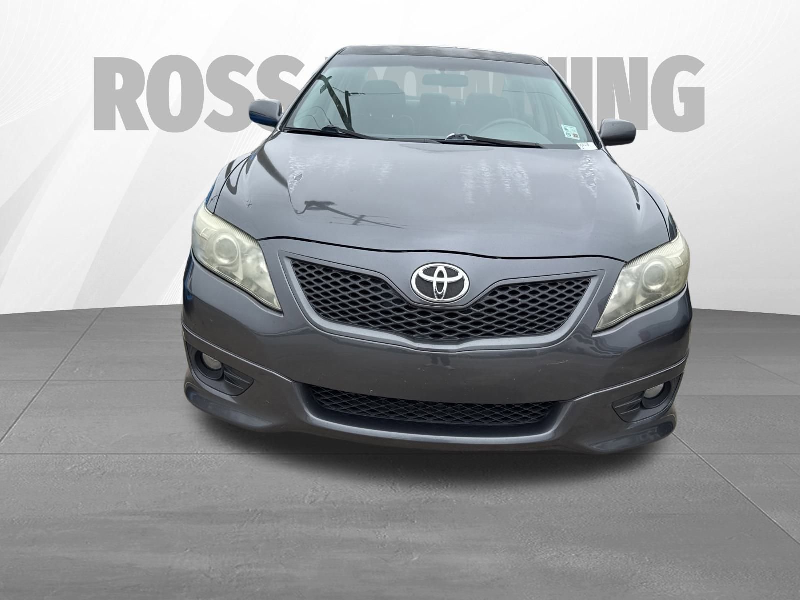 Used 2010 Toyota Camry SE image 2