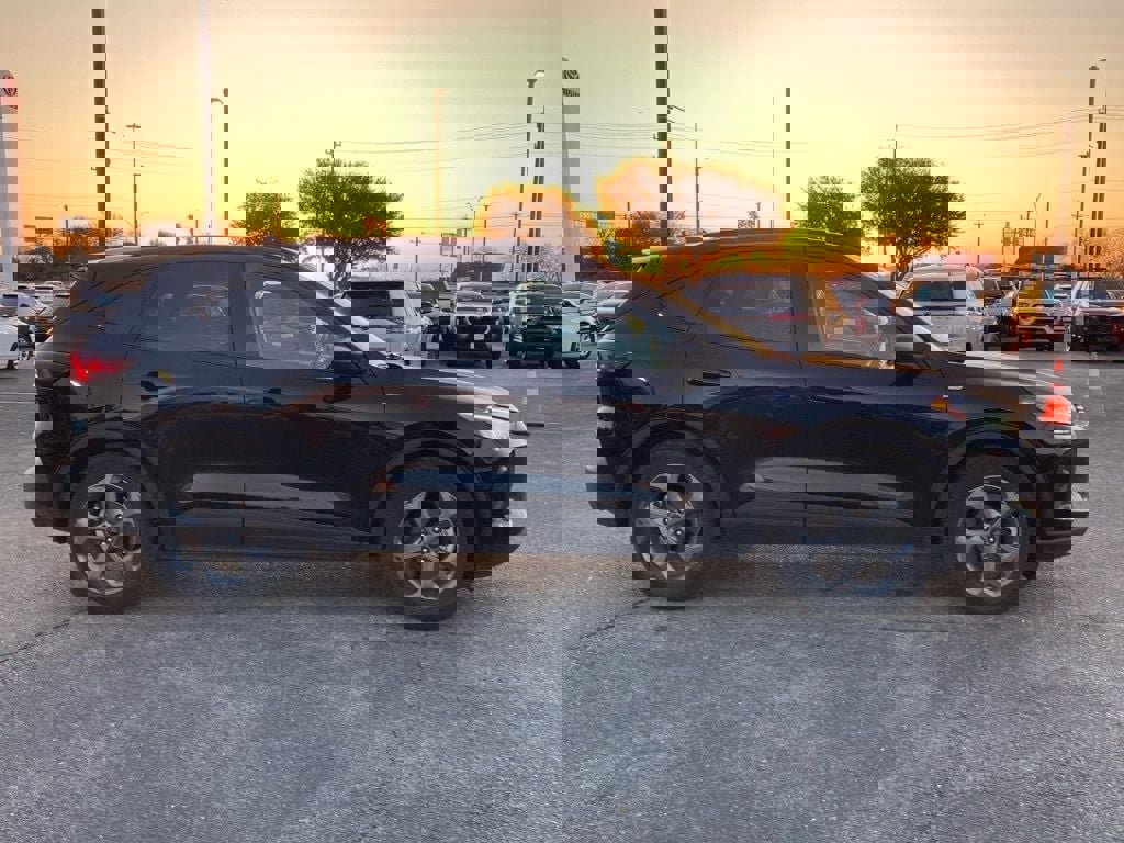 Used 2025 Ford Escape ST-Line image 2