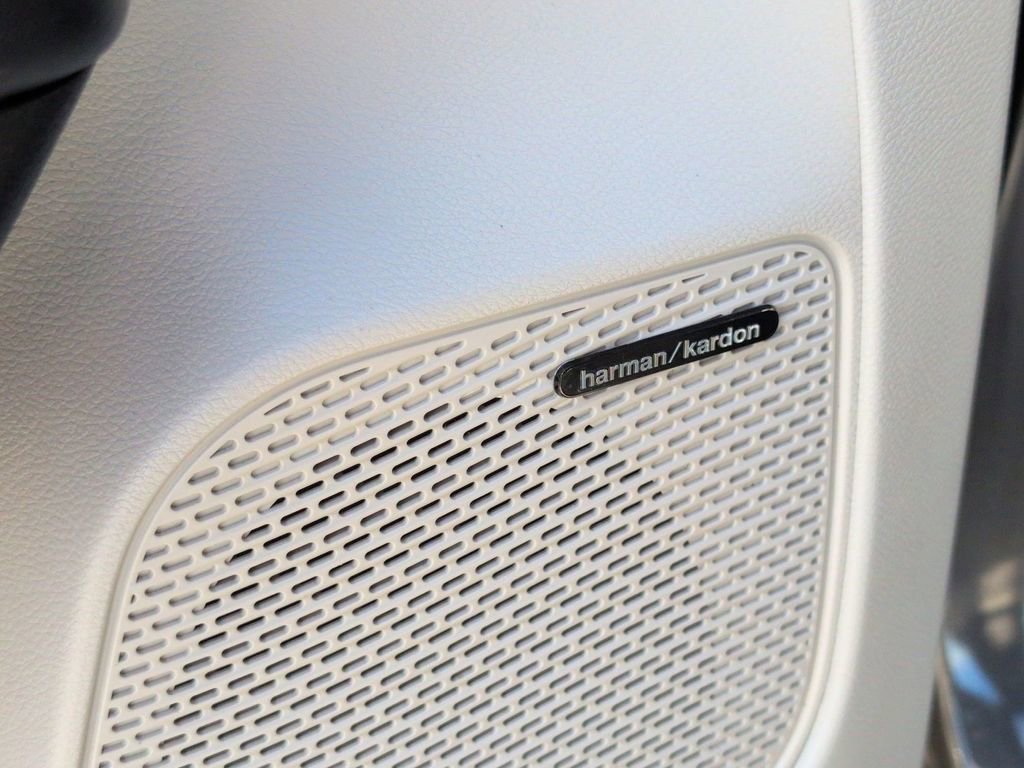 Certified 2018 Chrysler Pacifica Limited w/ Tire & Wheel Group image 15