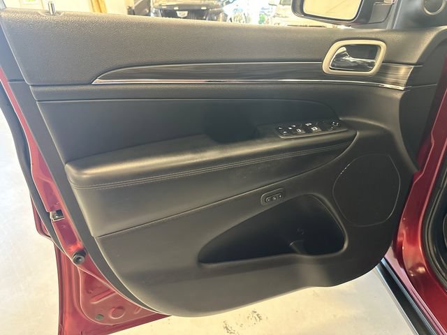 Used 2022 Jeep Grand Cherokee Limited AWD/4WD image 31