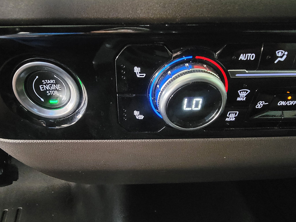 Used 2024 GMC Sierra 1500 SLT AWD/4WD image 16