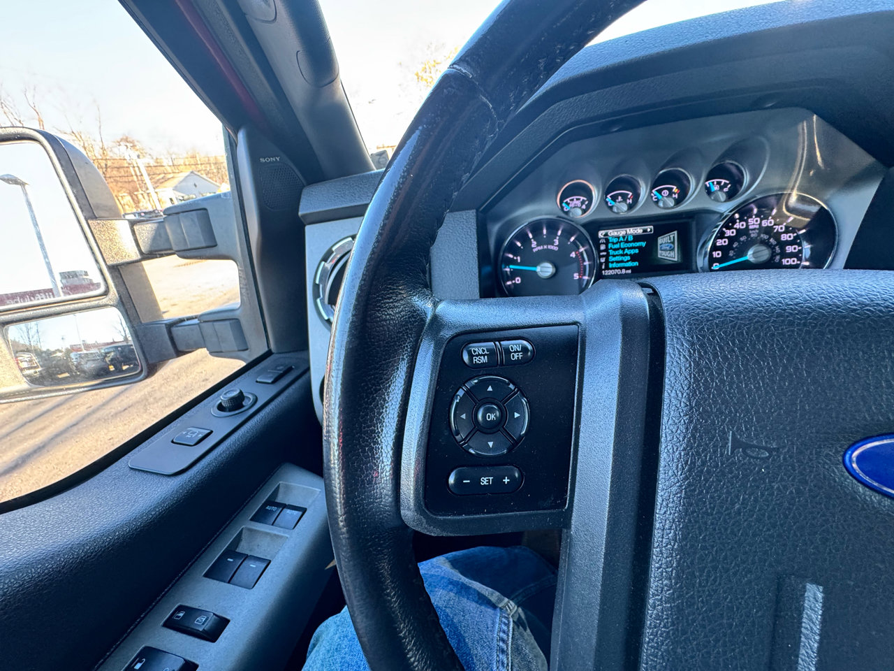 Used 2014 Ford F350 Lariat w/ Lariat Interior Package image 33