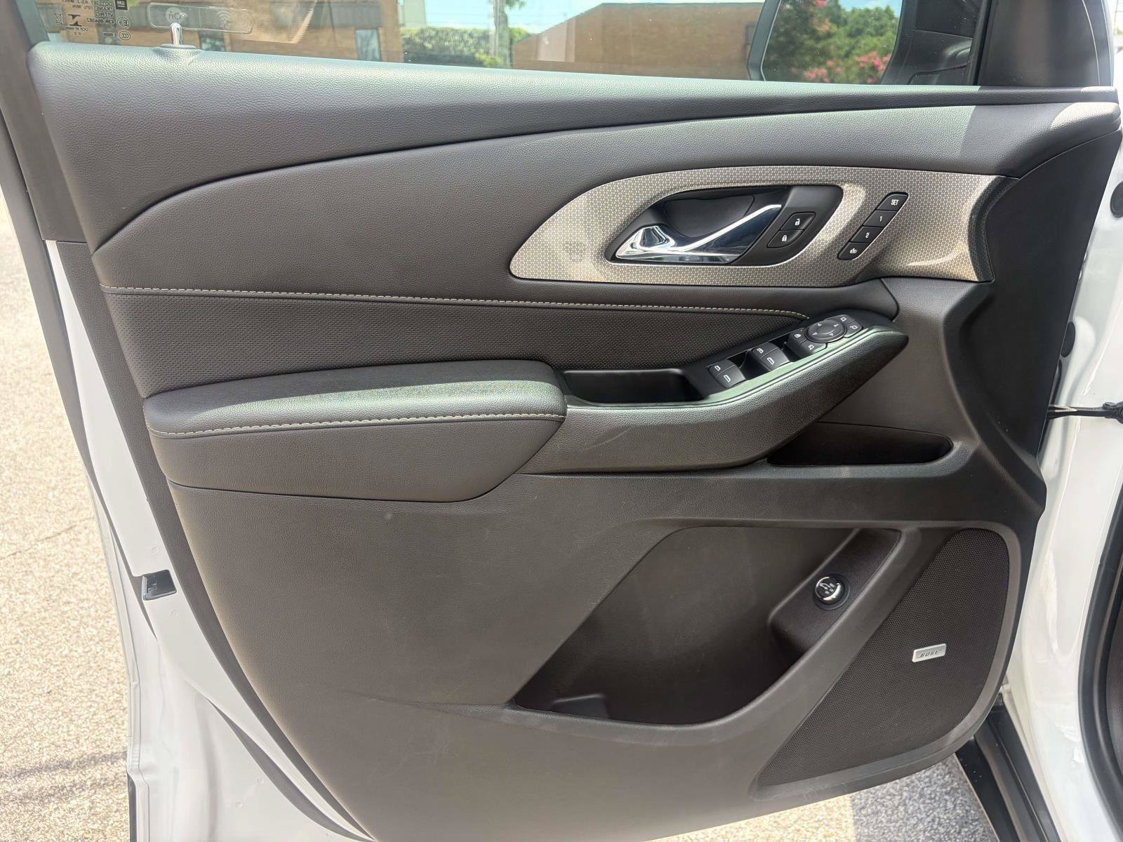 Used 2022 Chevrolet Traverse Premier w/ Redline Edition FWD image 5