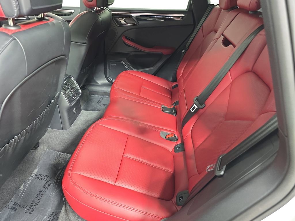 Certified 2025 Porsche Macan image 24