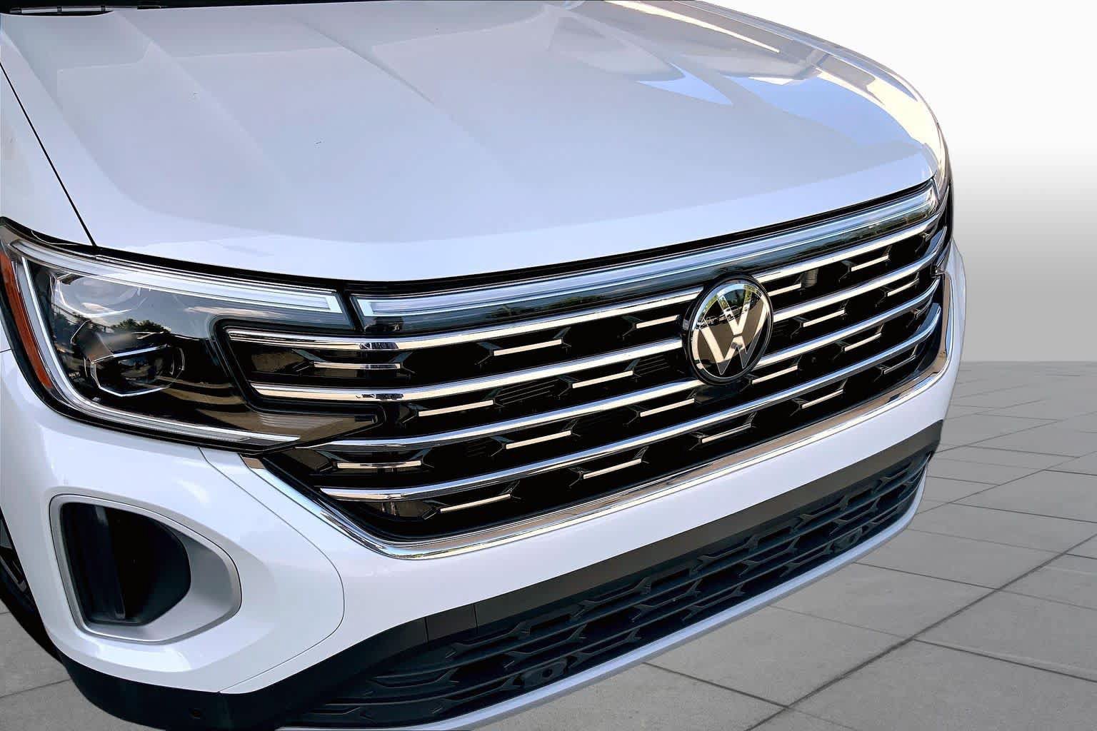Used 2025 Volkswagen Atlas SEL AWD/4WD image 30