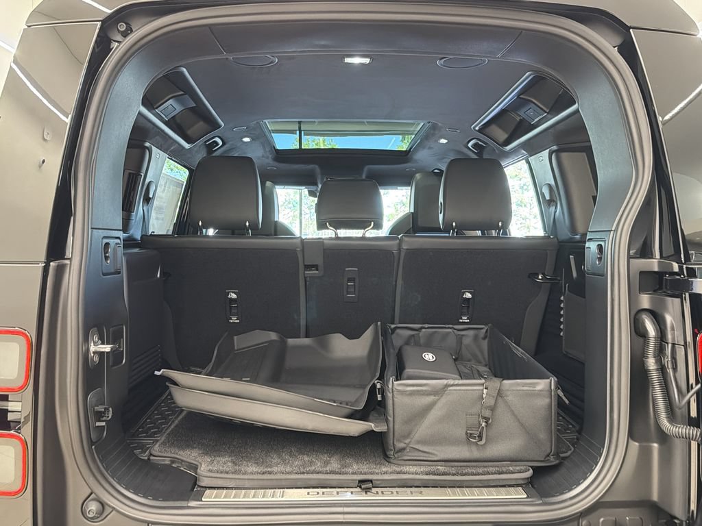 New 2026 Land Rover Defender 110 OCTA AWD/4WD image 13