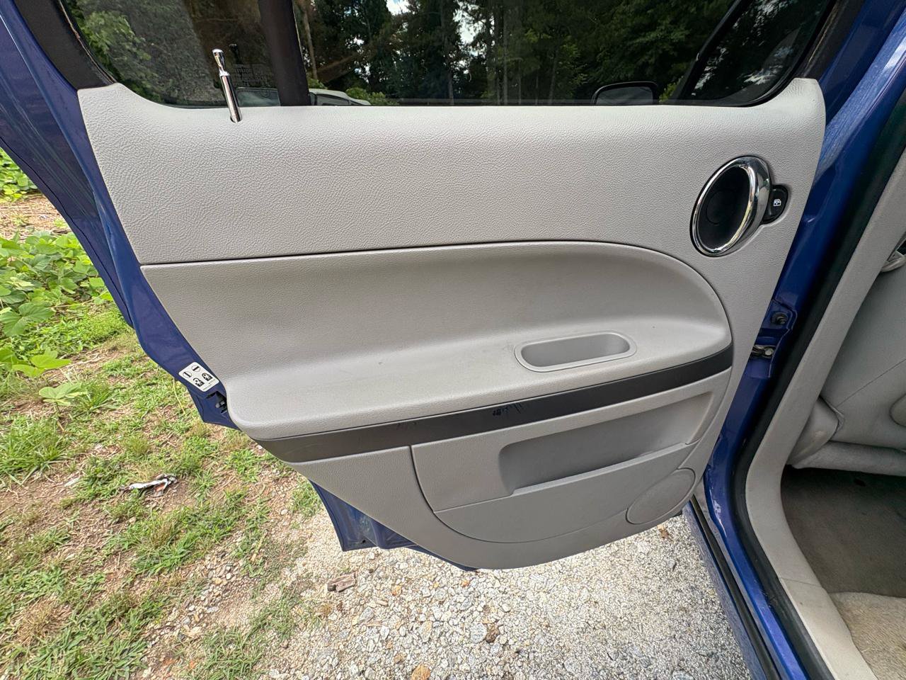 Used 2008 Chevrolet HHR LT w/ Enhanced Sound Package FWD image 11