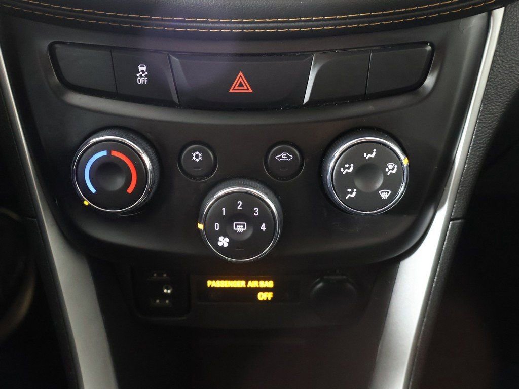 Used 2020 Chevrolet Trax LT w/ Driver Confidence Package image 40