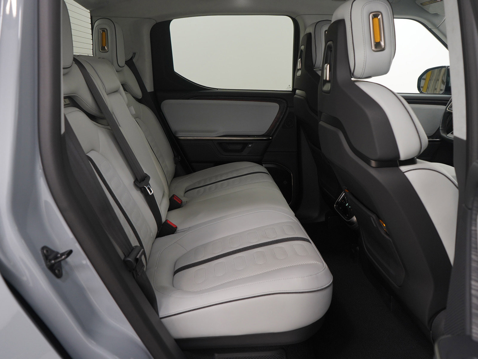 Used 2025 Rivian R1T Adventure image 15