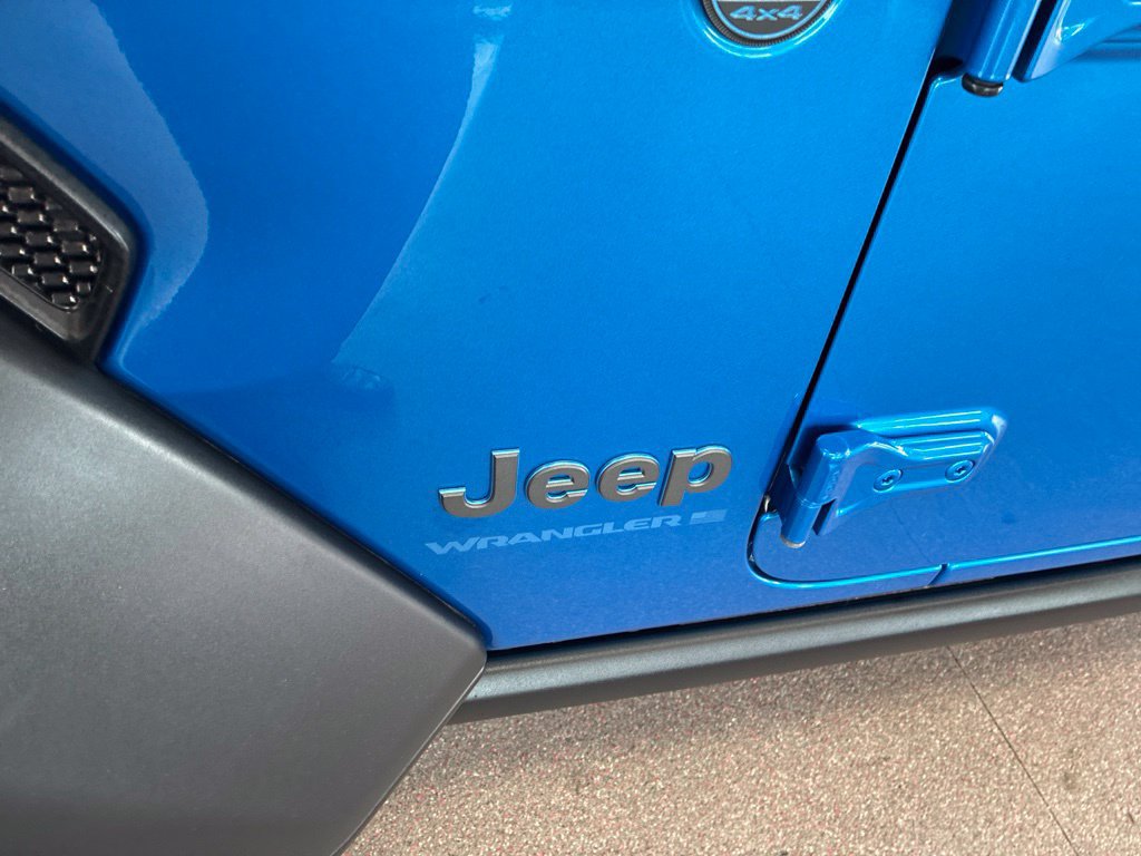 Certified 2024 Jeep Wrangler Unlimited AWD/4WD image 10