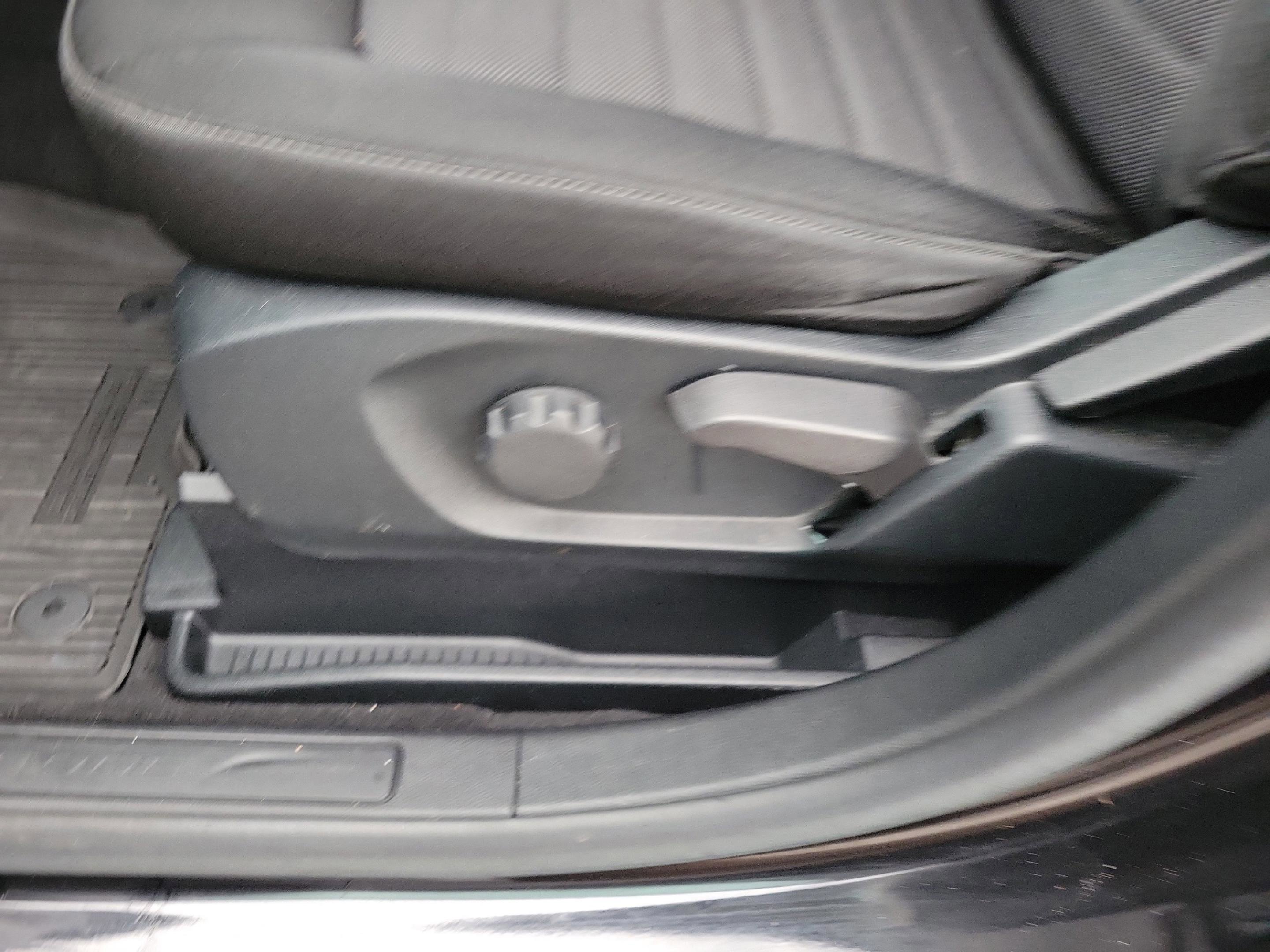 Used 2022 Ford Edge SE w/ Black Appearance Package image 9